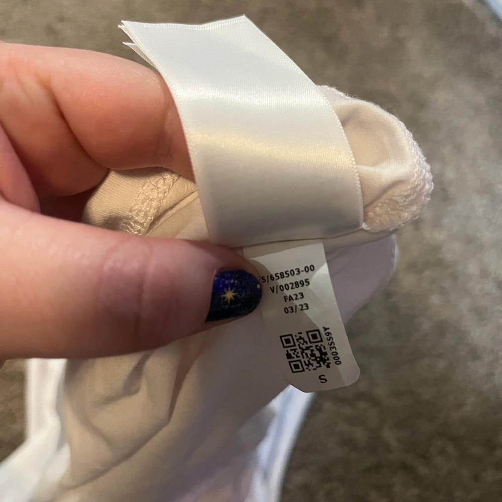 Athleta White Sleeveless Outbound Twist Back Top - Picture 7 of 7